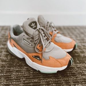 adidas Falcon sneakers US 7 grey white tan